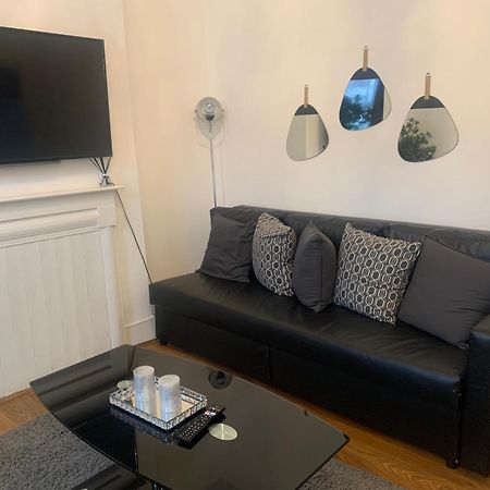 L A Place Croydon, London Villa Norwood Buitenkant foto