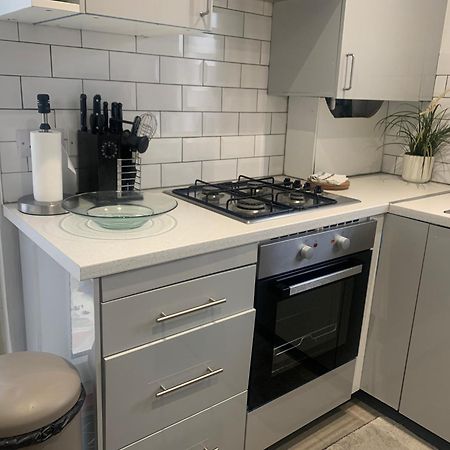 L A Place Croydon, London Villa Norwood Buitenkant foto