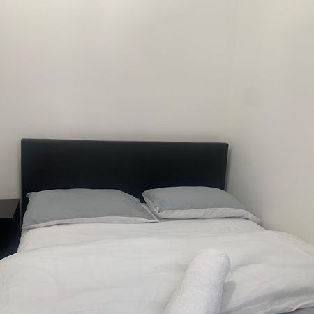 L A Place Croydon, London Villa Norwood Buitenkant foto