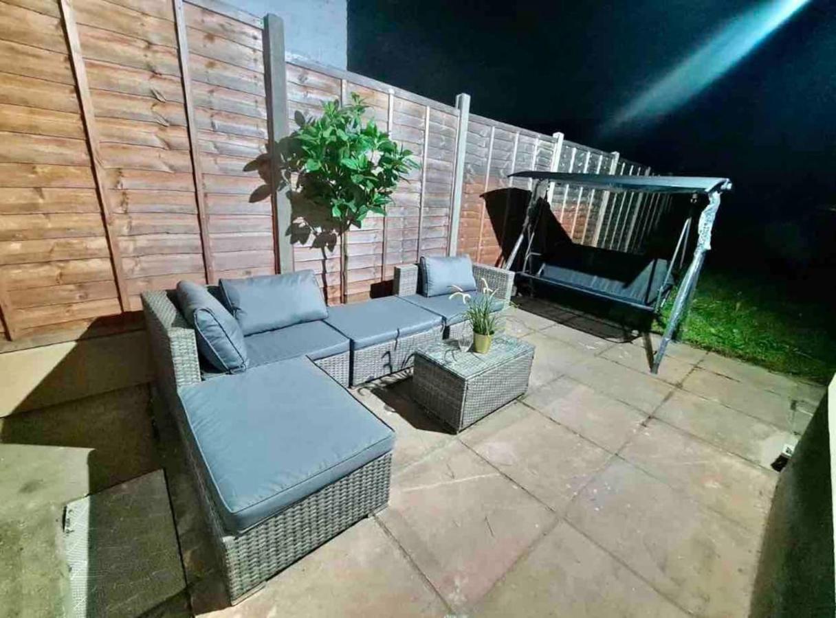 L A Place Croydon, London Villa Norwood Buitenkant foto