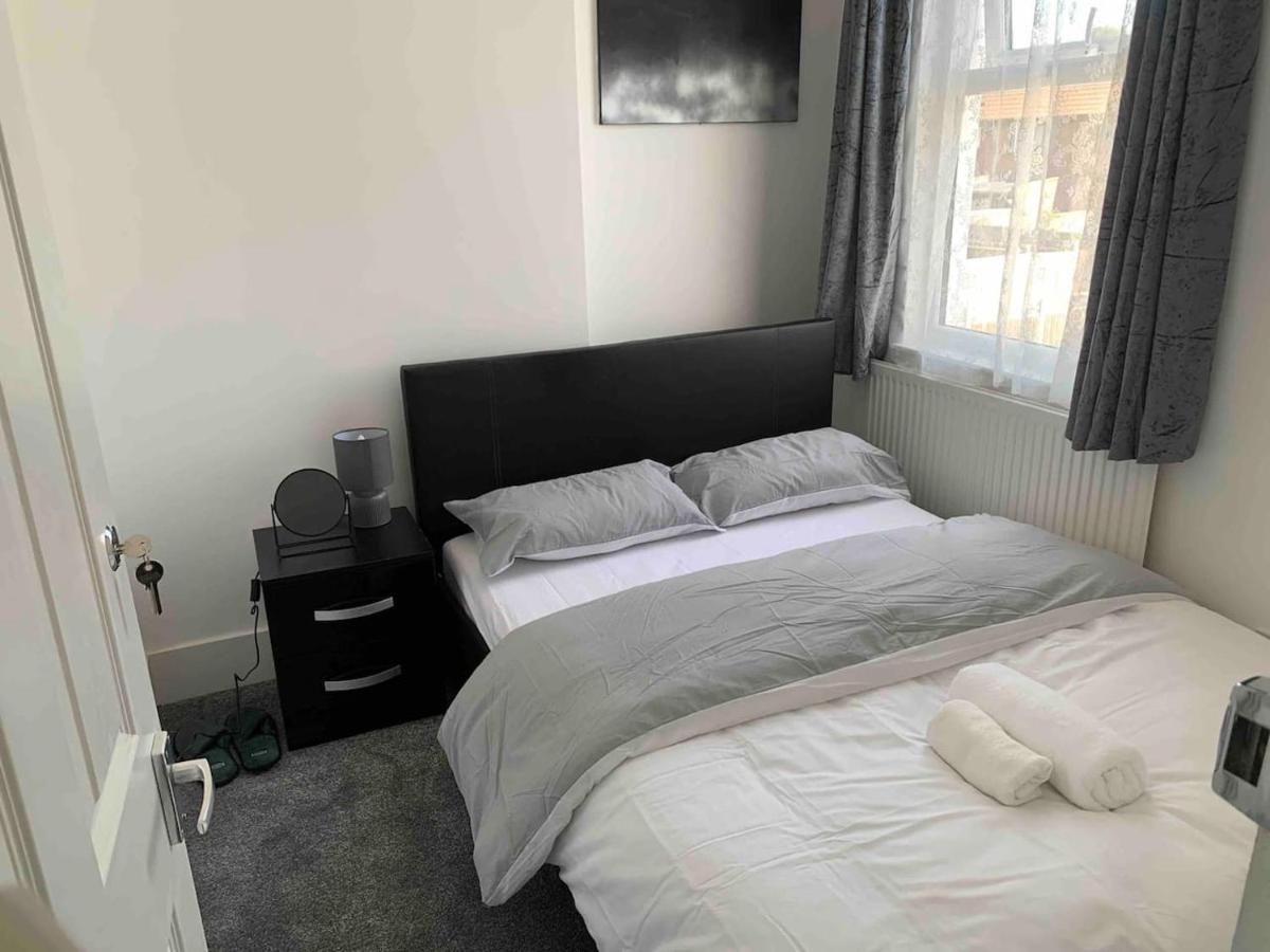 L A Place Croydon, London Villa Norwood Buitenkant foto