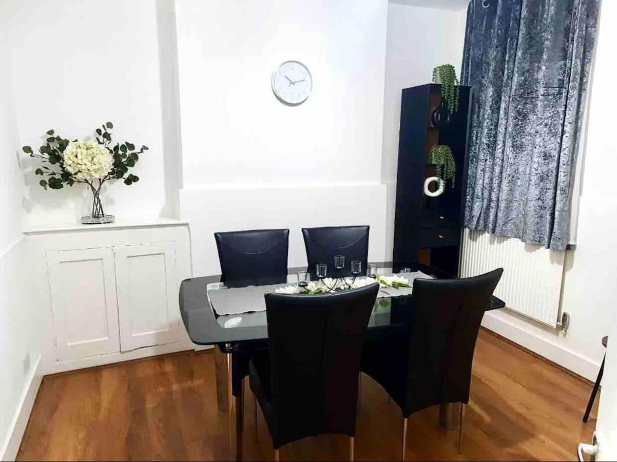 L A Place Croydon, London Villa Norwood Buitenkant foto