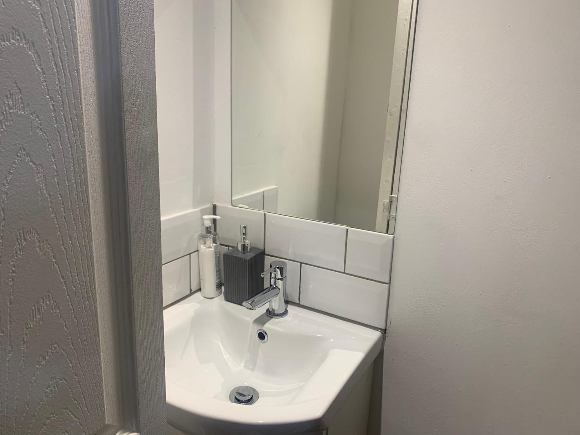 L A Place Croydon, London Villa Norwood Buitenkant foto