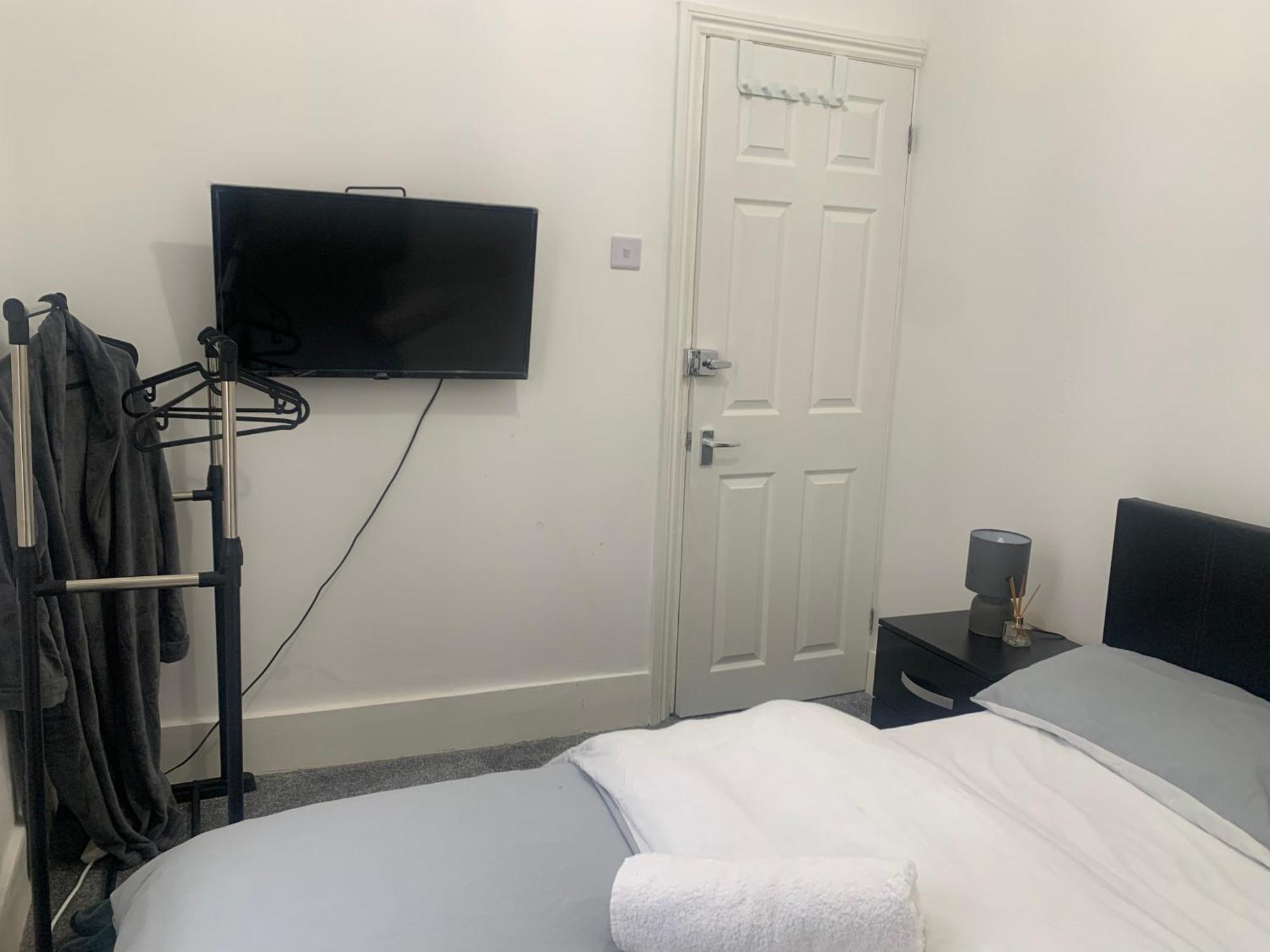 L A Place Croydon, London Villa Norwood Buitenkant foto