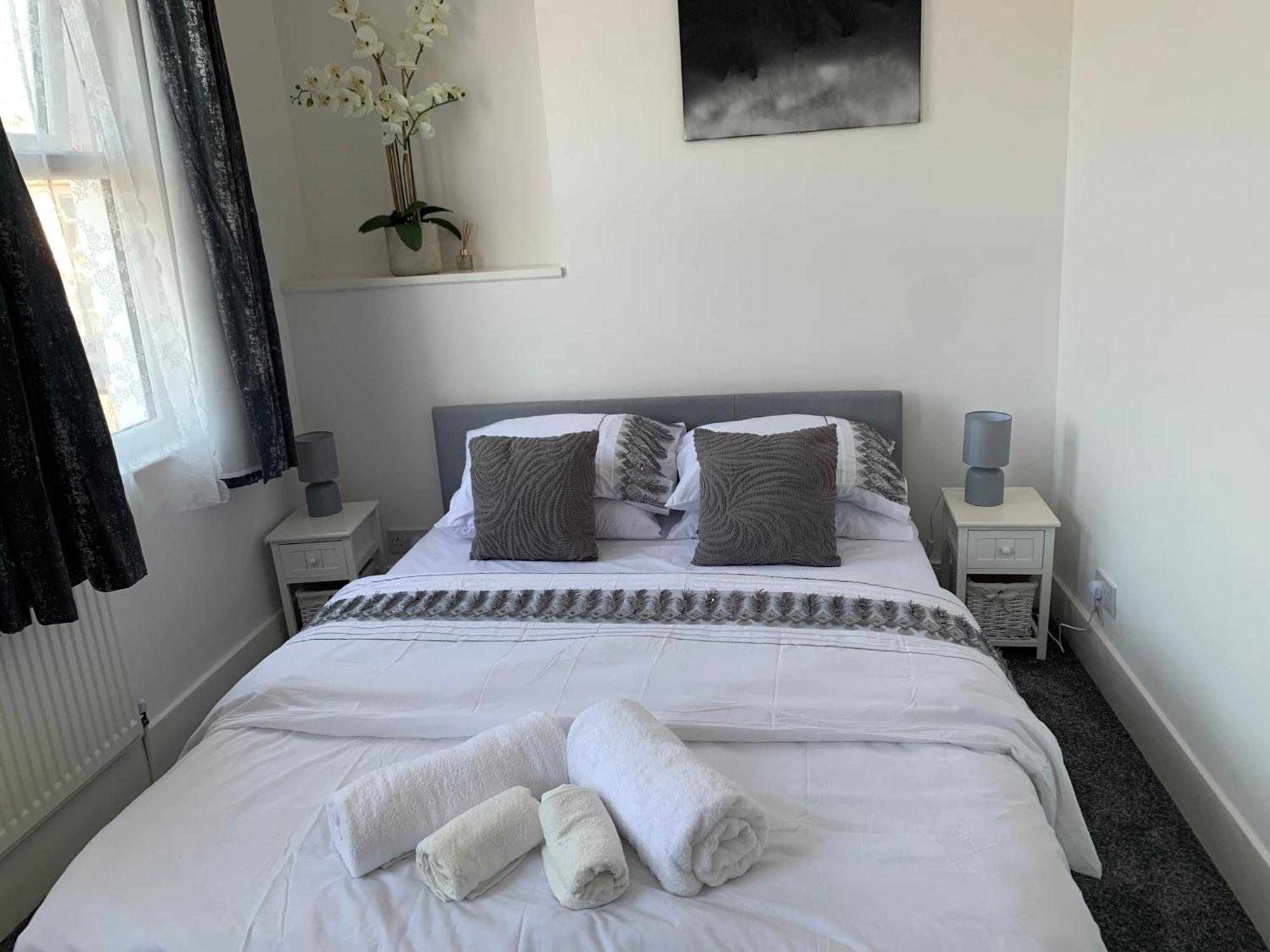 L A Place Croydon, London Villa Norwood Buitenkant foto